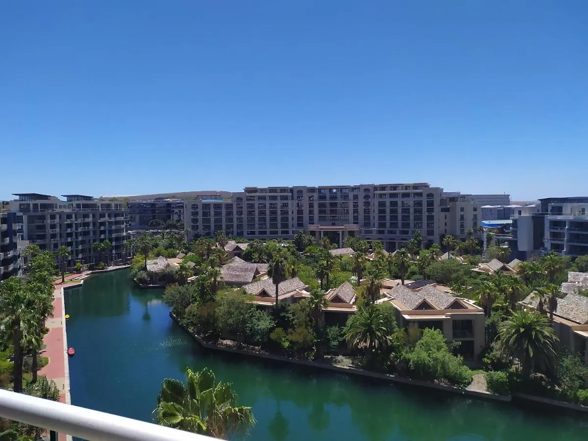 One Bedroom Apartment - Fully Equipped Waterfront Based Cape Town