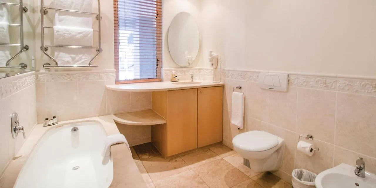 One Bedroom Apartment - Fully Equipped Waterfront Based Cape Town South Africa