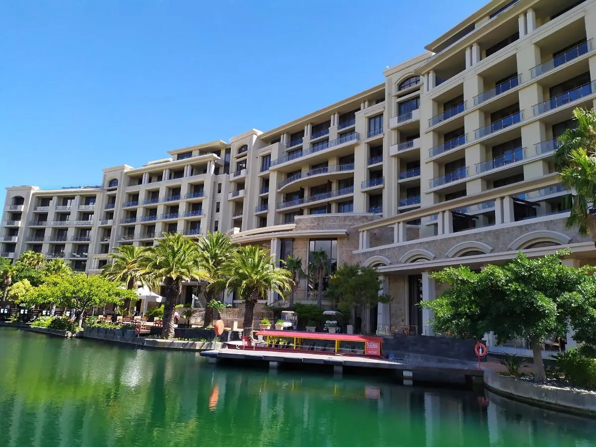 One Bedroom Apartment - Fully Equipped Waterfront Based Cape Town South Africa